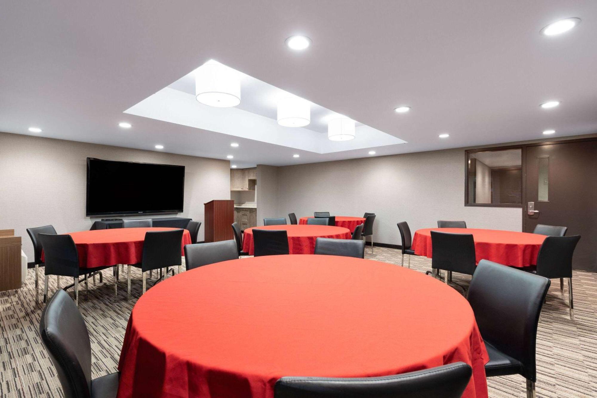 Microtel Inn & Suites By Wyndham Kirkland Lake Eksteriør billede