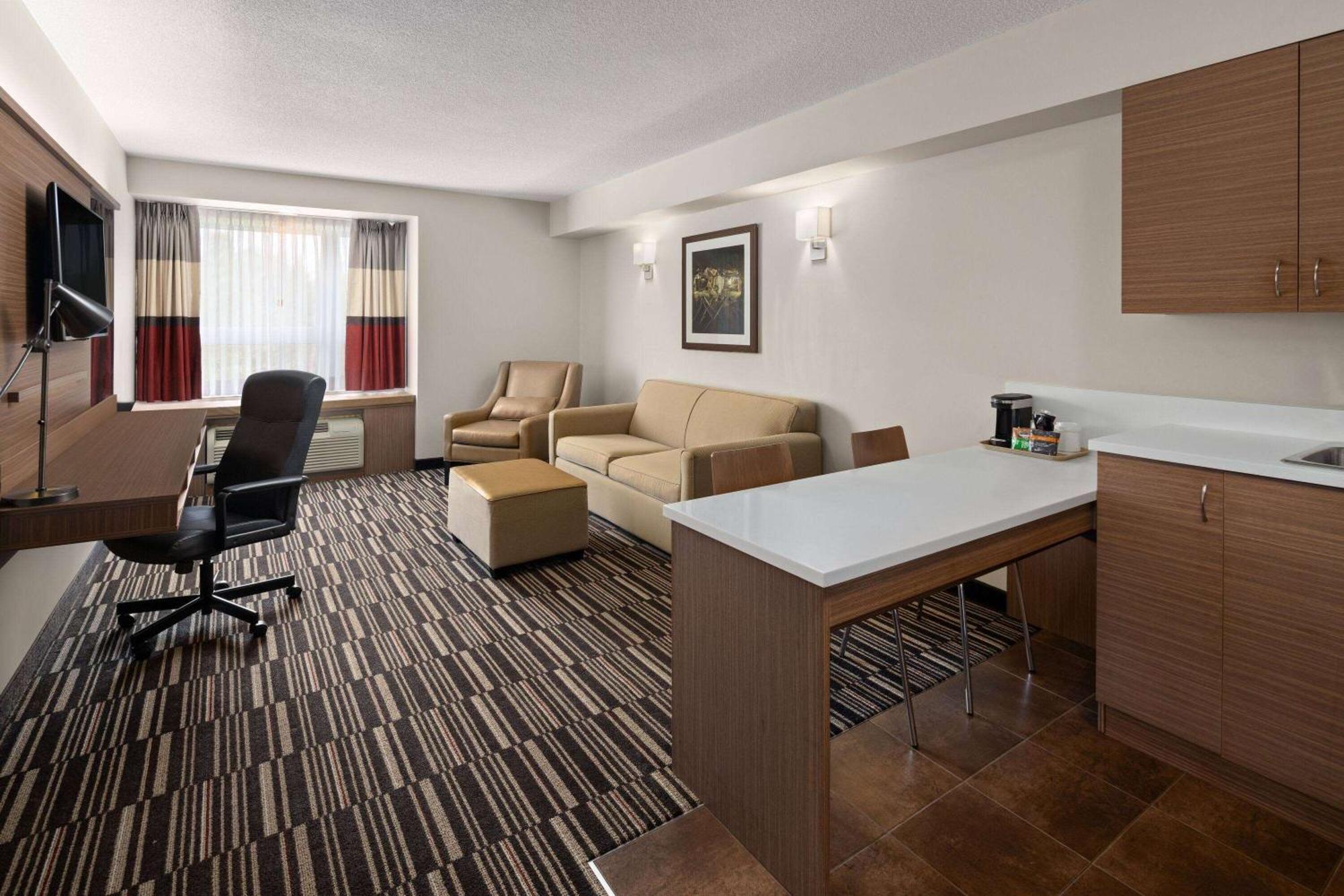 Microtel Inn & Suites By Wyndham Kirkland Lake Eksteriør billede