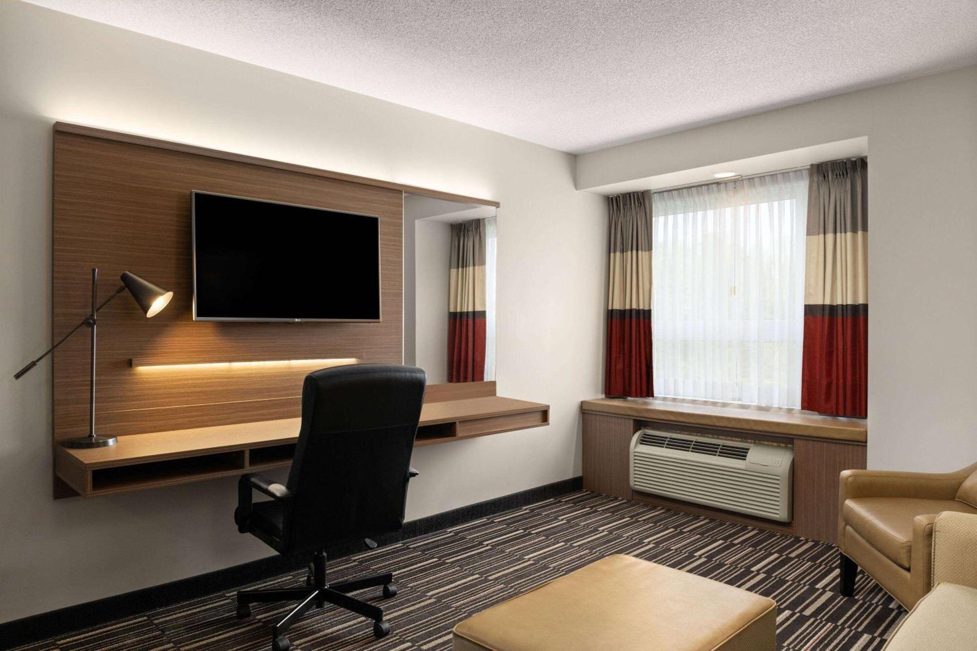 Microtel Inn & Suites By Wyndham Kirkland Lake Eksteriør billede