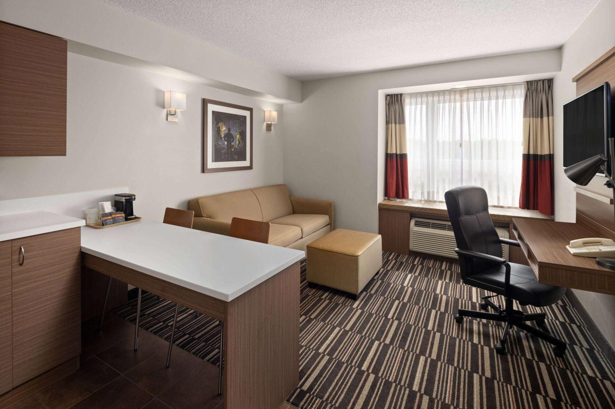 Microtel Inn & Suites By Wyndham Kirkland Lake Eksteriør billede