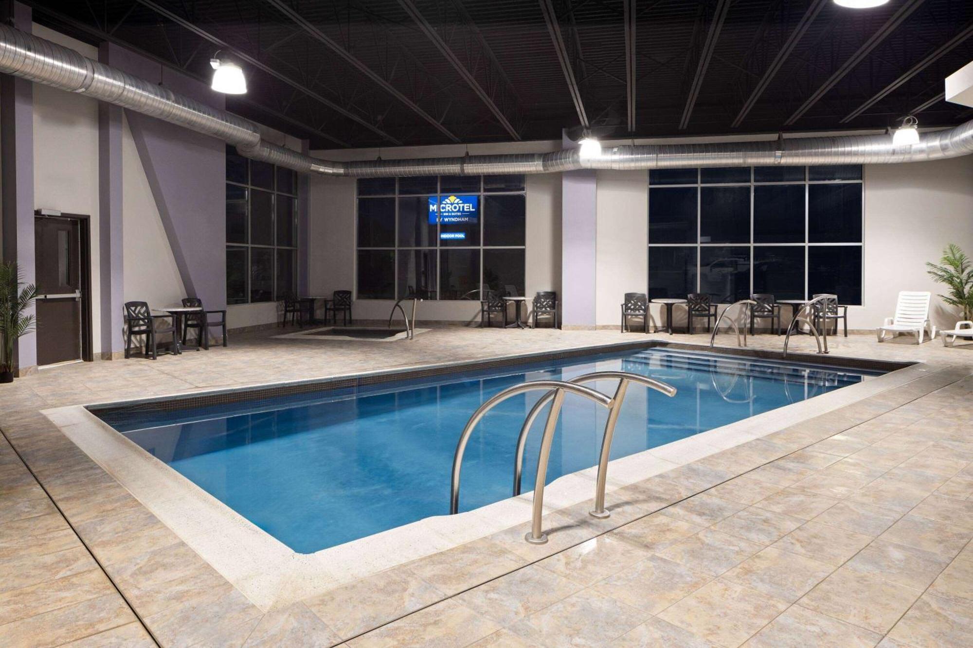 Microtel Inn & Suites By Wyndham Kirkland Lake Eksteriør billede
